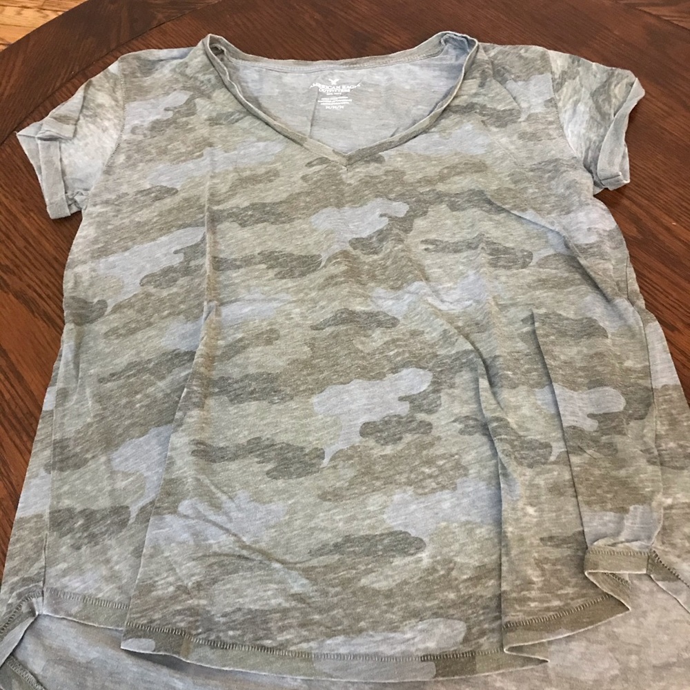 Flowey camo T-shirt from American Eagle size M
